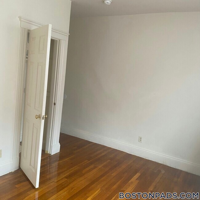 Photo - 19 Mora St Unit 4