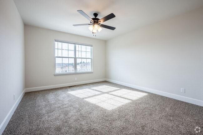 3BR, 2.5BA - 1,464SF - Primary Bedroom