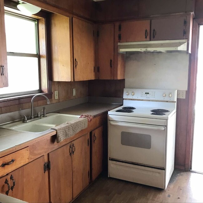 Photo - 300 Haynes St