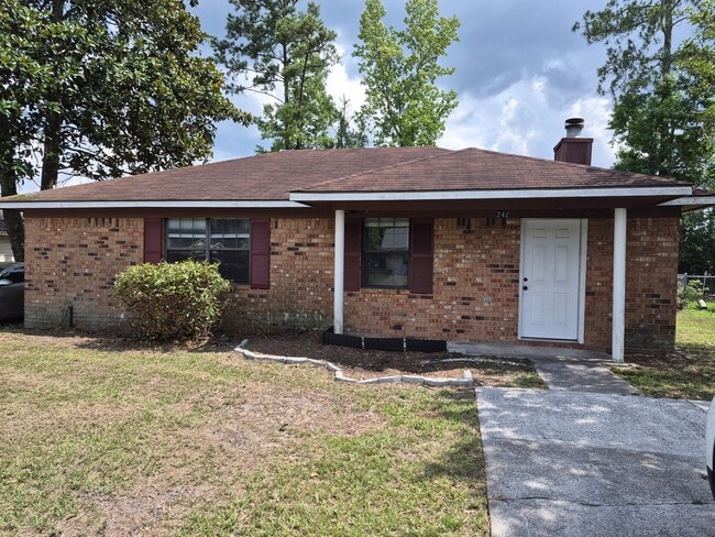 Photo - 242 Garden Cir
