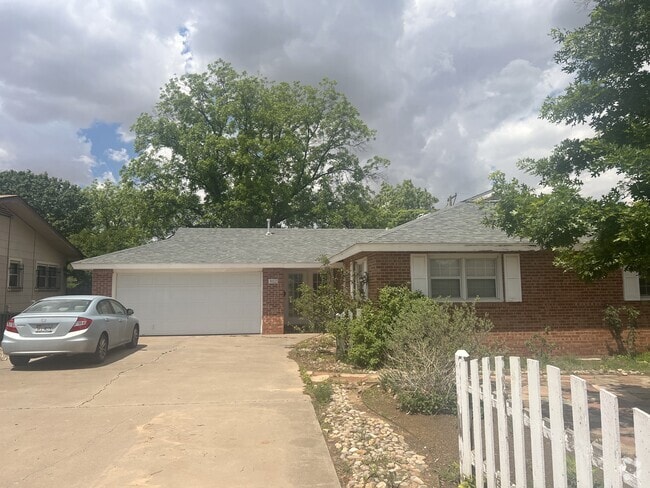 Building Photo - 3112 39th St Rental