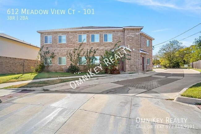 Building Photo - 612 Meadow View Ct Unit 101