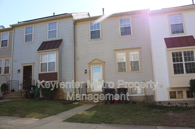 Photo - 6015 Surrey Square Ln