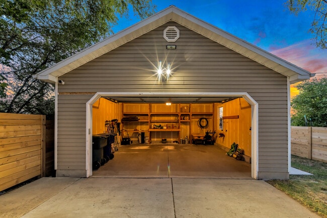 Photo - 2855 Fowler Ave