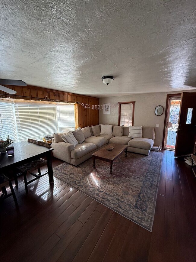 Photo - 4 Bedroom, 2 bath Unit very close to Regis University, restaurants and shops