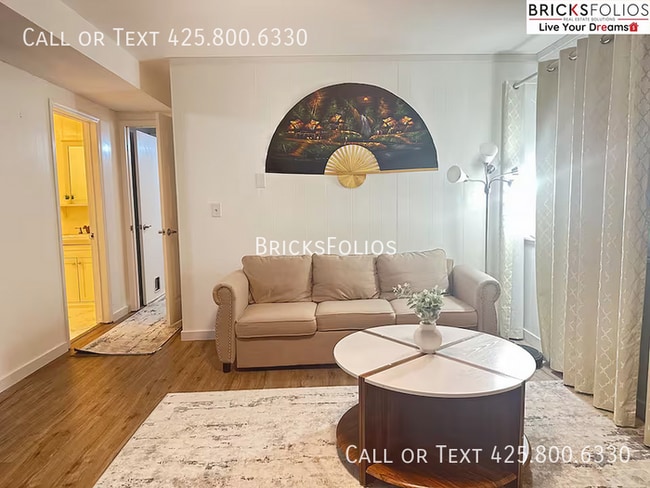 Photo - Bright & Modern 1BR in Bothell – Walk to E... Casa