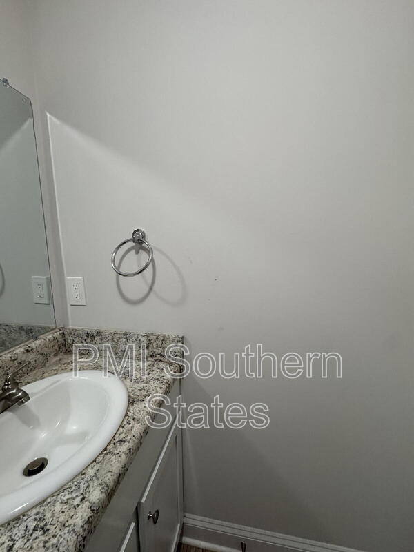 Photo - 200 Walnut Hill Dr Unit B