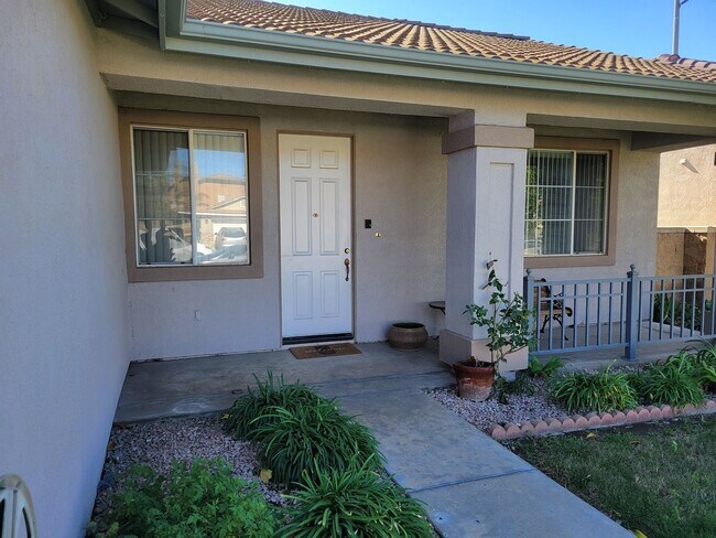 Photo - Lovely 4 Bedroom 2.5 Bathroom In Eastvale - Call Today