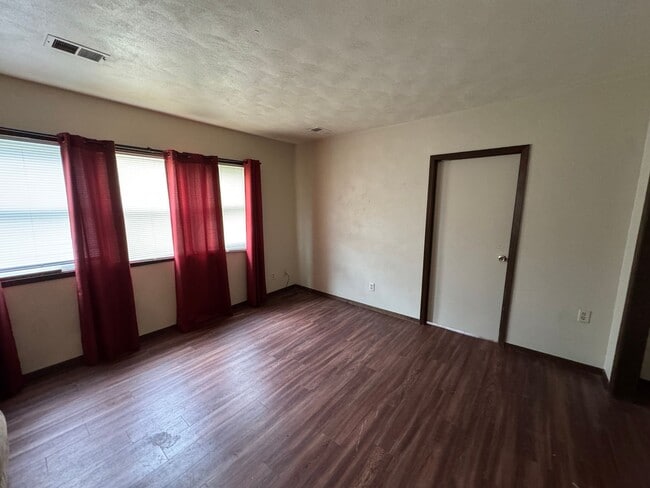 Photo - Charming 4 Bedroom Home in Convenient Rock Island Location