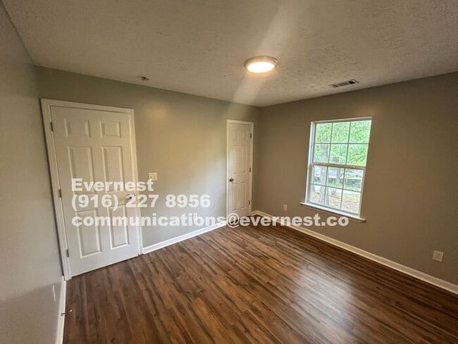 Charming 4-Bedroom Home with Modern Amenit... - Charming 4-Bedroom Home with Modern Amenit...