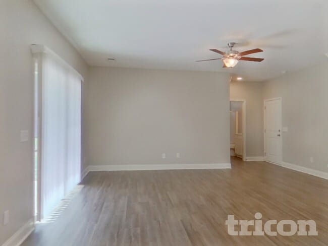 Photo - 563 Roseridge Dr
