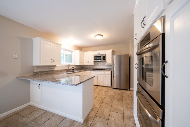 Photo - 3800 Fernbrook Ln N