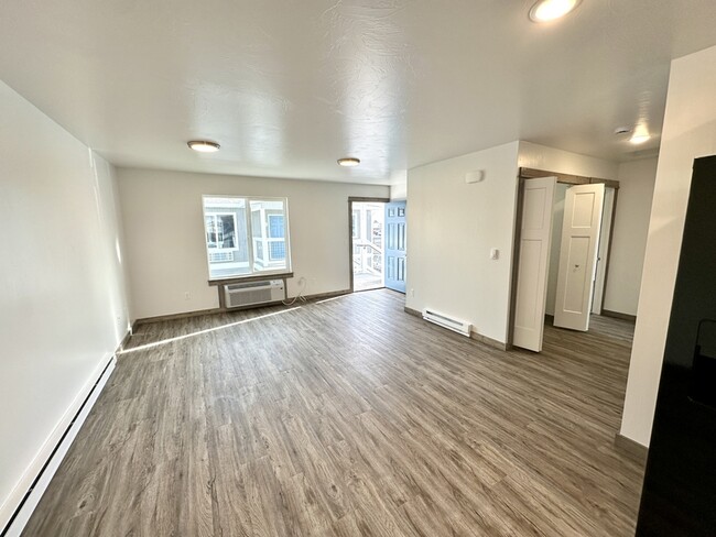 Photo - 3187 Queen Anns St