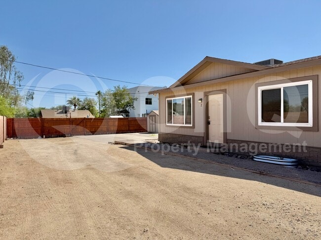 Building Photo - 1021 E Harry St