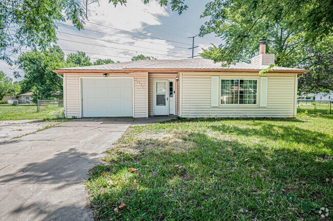 Building Photo - Newly Renovated with a large fenced yard Rental