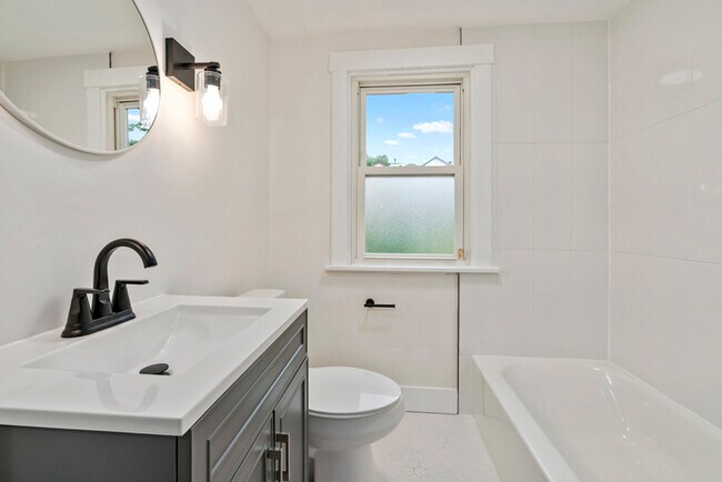 Photo - 2217 Hawthorne Ave