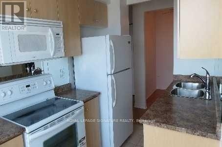 Photo - 212 Eglinton Ave E Unité 1807