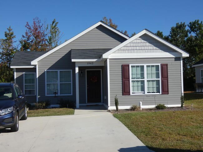 One Story 3 Bedroom 2 Bath Home - One Story 3 Bedroom 2 Bath Home