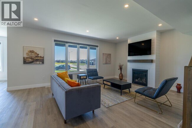 Photo - 624 Sweetbay Cres