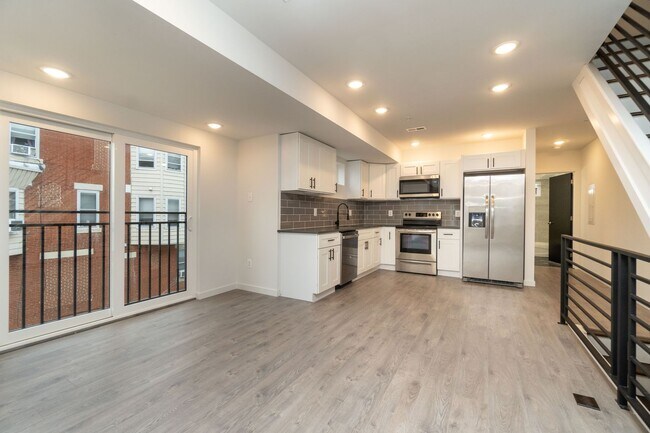 Building Photo - 5734 Walnut St Unit 2