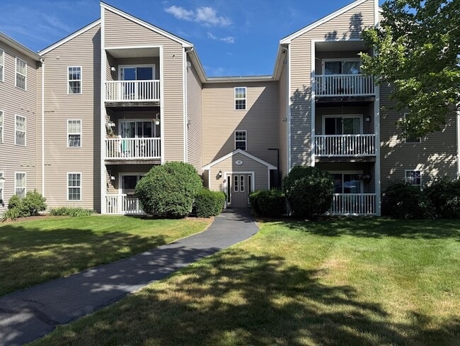 Building Photo - 4 Marc Dr Unit 4B6