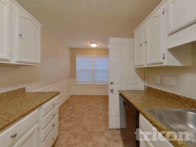 Photo - 6027 Running Deer Rd