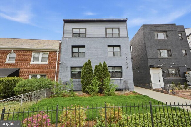 1258 Holbrook Terrace NE Unit 5