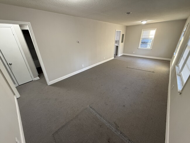 Photo - 411 Courson St