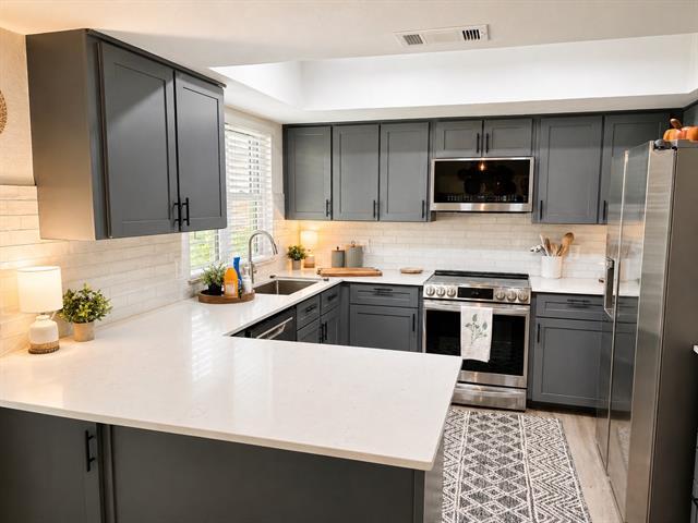 Photo - 848 W Lynn Creek Dr