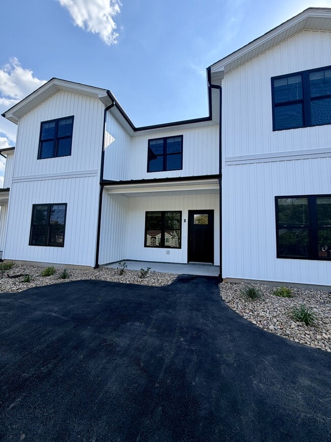 Building Photo - 118 Beechwood Dr Unit B