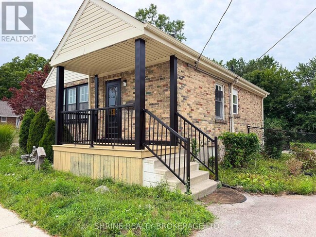 Photo - 367 Springbank Dr