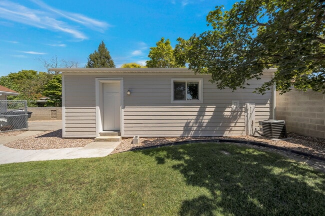 Building Photo - 310 E 6240 S Rental