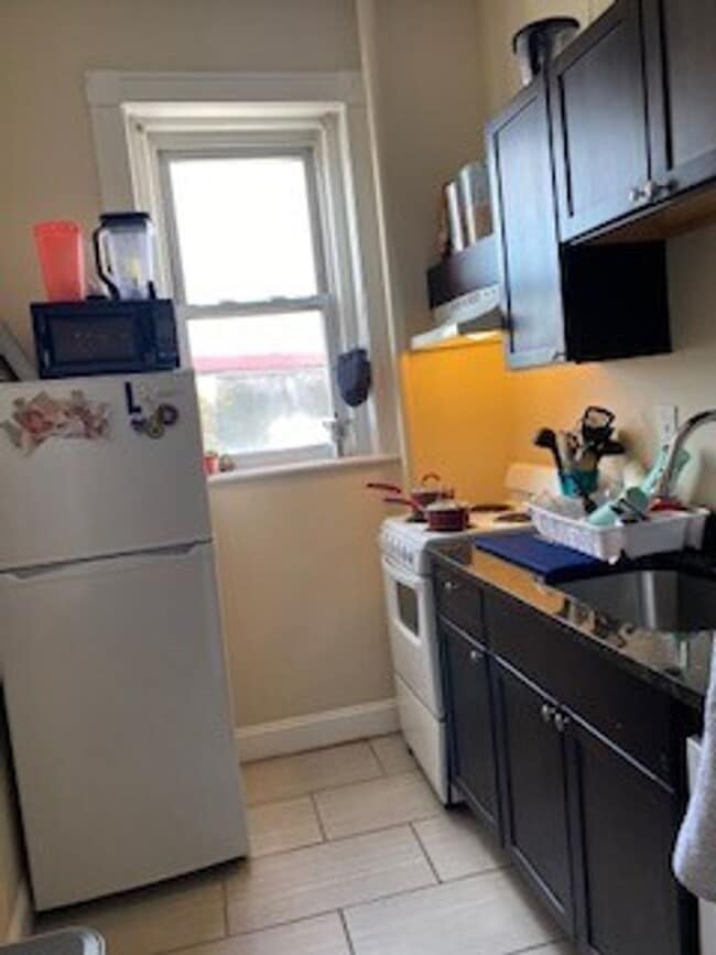 Photo - 2BR 1Bth unit. Heat/Hot Water included. Great location!