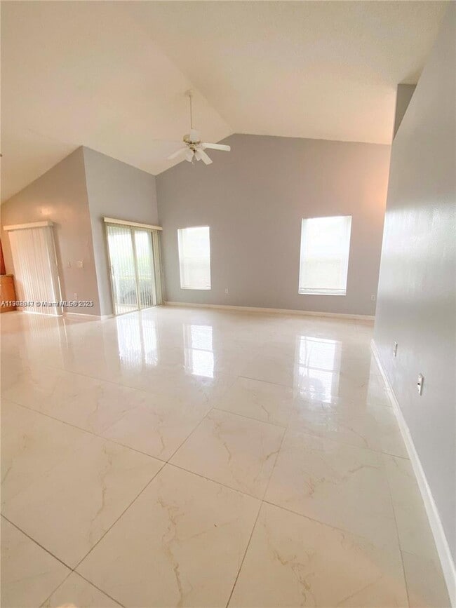 Photo - 487 SE 20th Dr