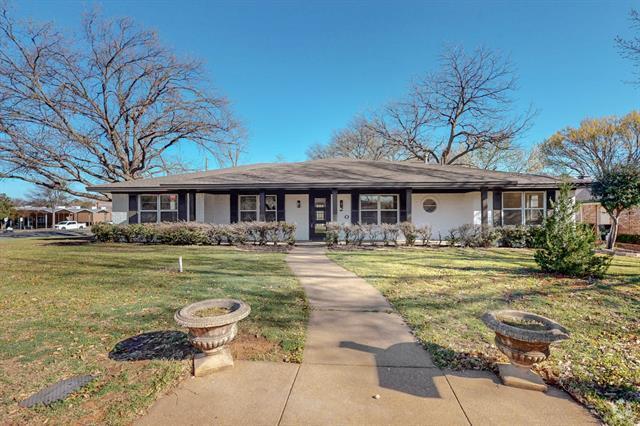 Building Photo - 820 Bedford Ct W Rental