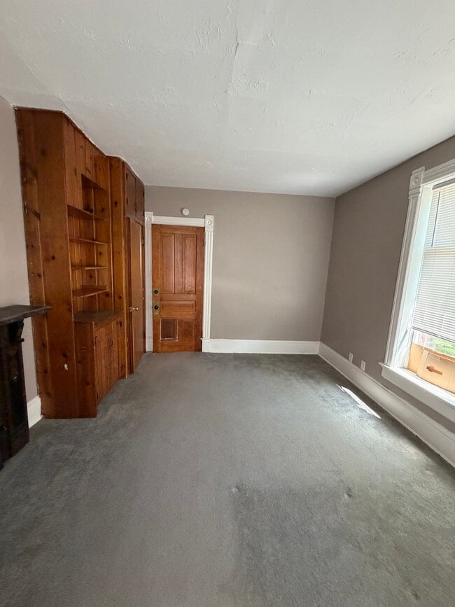 Photo - 512 W Ionia St Unit B