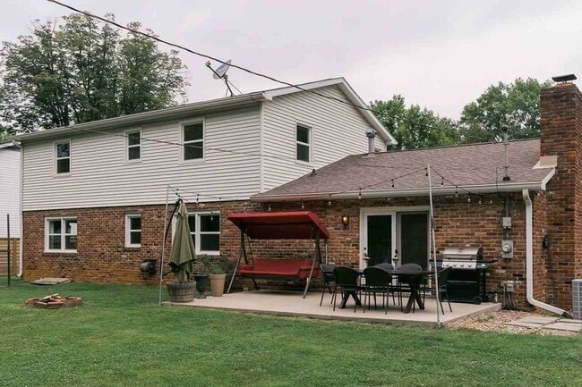 Photo - 2212 E Queens Way