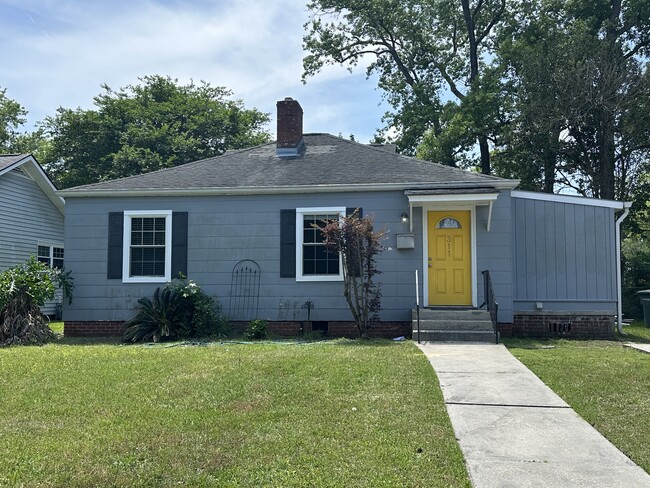 Photo - 311 E 57th St House