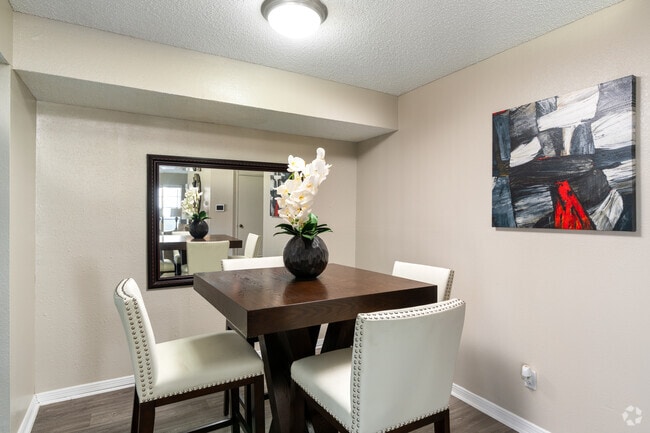 2BR, 1BA - 965SF - Dining Room