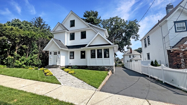Building Photo - 125 Franklin Ave Unit 2