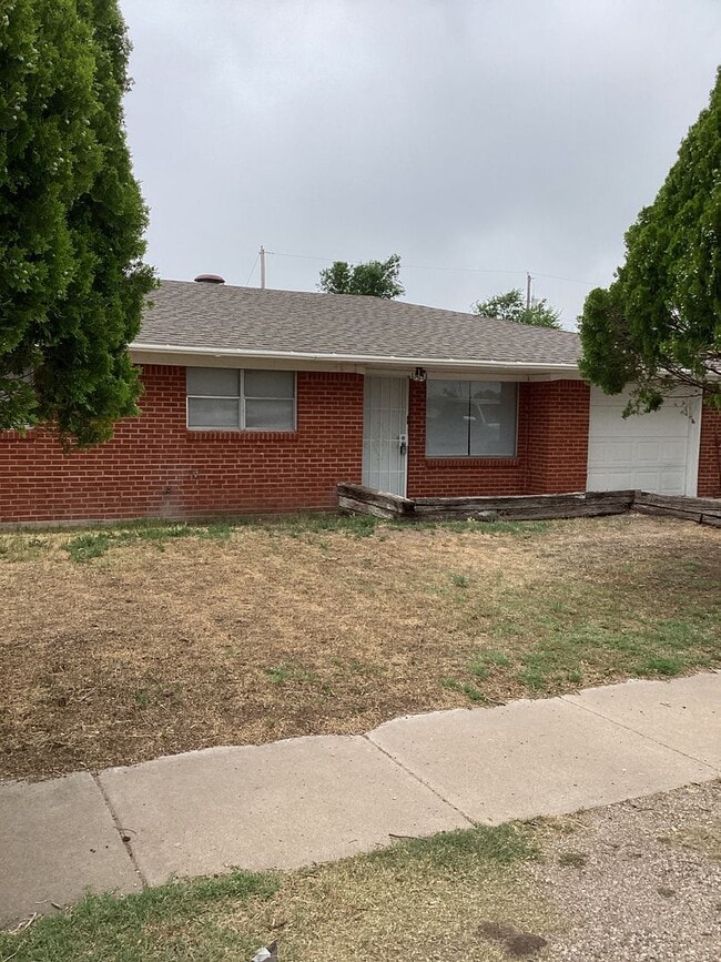 Newly Renovated 3 Bed House! - Newly Renovated 3 Bed House!