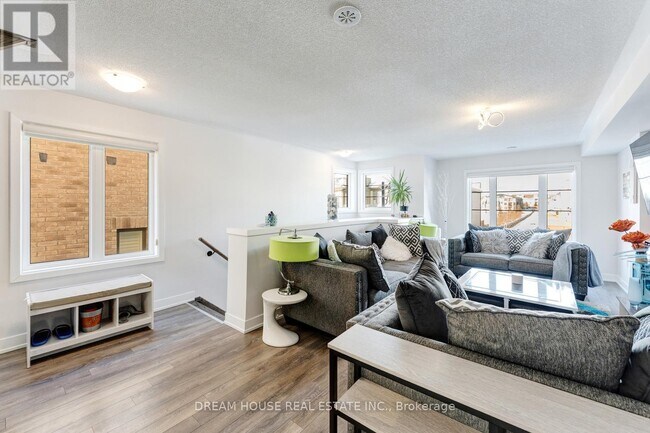 Photo - 71 Donald Fleming Way