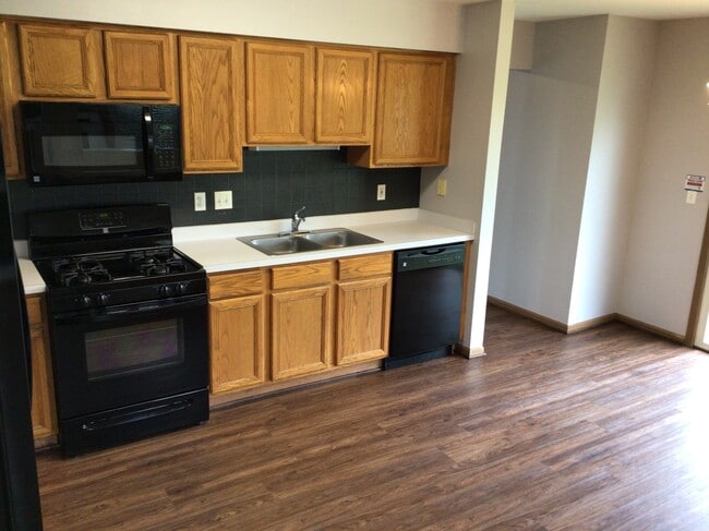 Photo - 13843 S Petersburg Dr