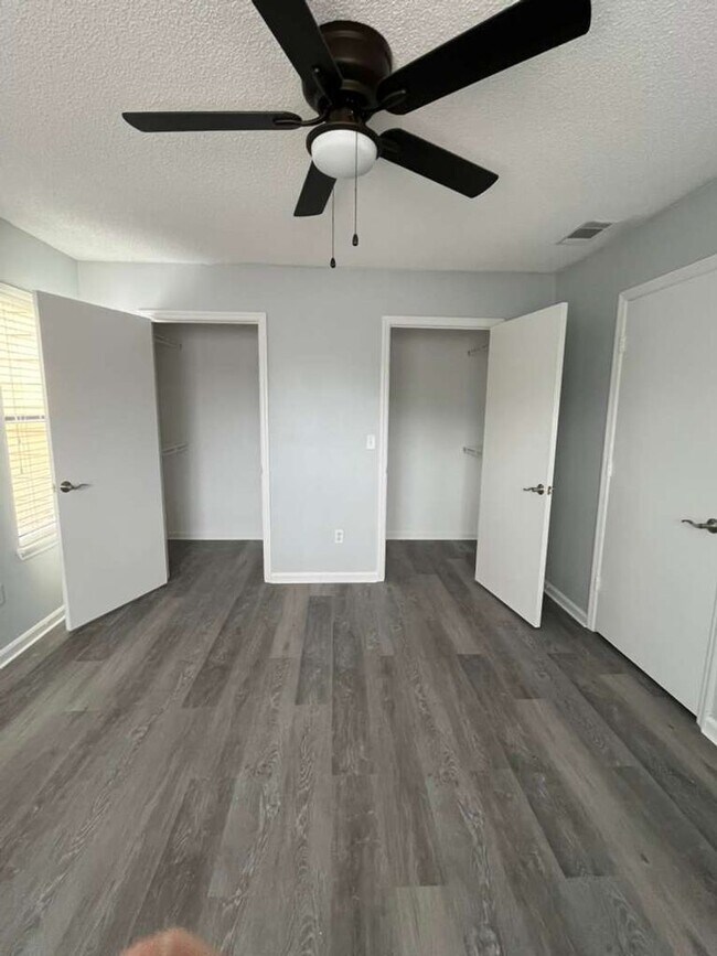 Photo - Cute 2 bedroom 1 bathroom condo! Freshly painted! New flooring!