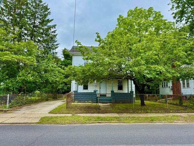 Spacious Detached 3 Bedroom Home FOR RENT ... - Spacious Detached 3 Bedroom Home FOR RENT ...