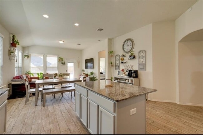 Photo - 401 Duroc Dr