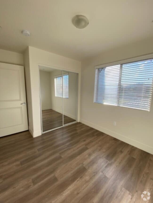 Building Photo - 11312 Huston St Rental