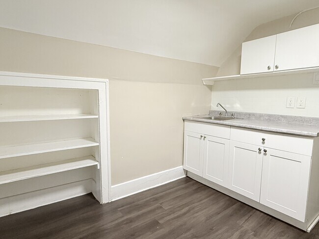 Photo - 1073 Albert Rd