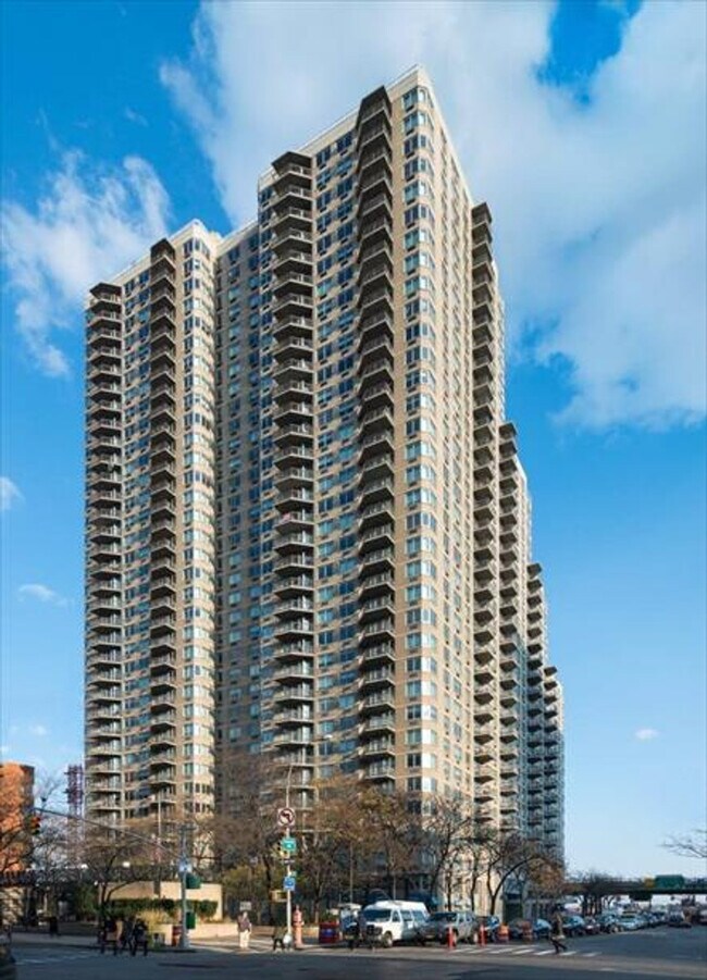 399 E 34th St Unidad SI ID1025344P