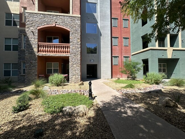 Building Photo - Luxury guard-gated mid-rise Manhattan Cond... Unit 116 Rental